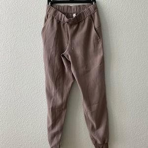 On the Fly lululemon jogger.